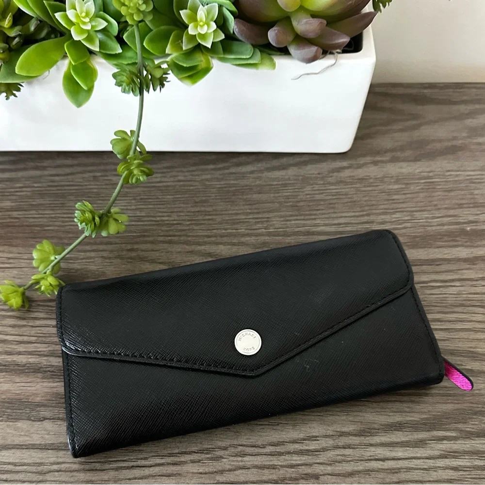 MICHAEL Michael Kors Black w/ Magenta Pink Saffiano Leather Zip Wallet - Picture 1 of 11